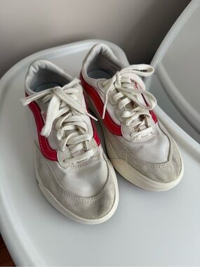 Vans UltraRange Women’s Cream and Red Low-Top Sneakers